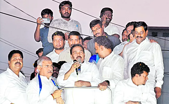 ysrcp bus yatra in narasapuram : Andhra pradesh - Sakshi