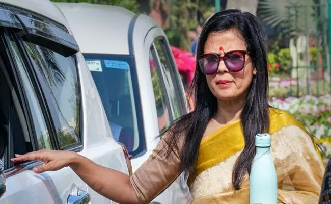 Lok Sabha ethics panel asks Trinamool MP Mahua Moitra to appear on November 2 - Sakshi