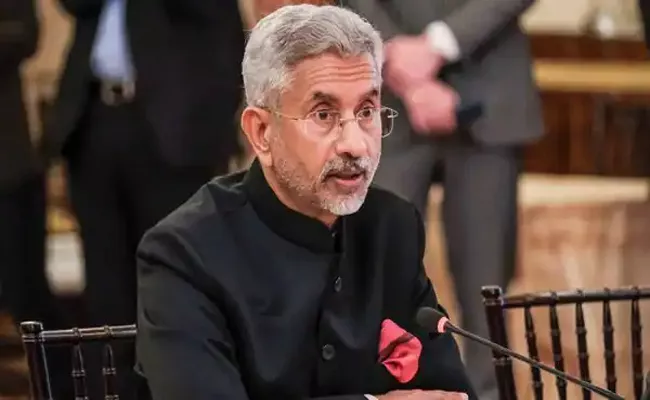 S Jaishankar Meets Families of 8 Indians Sentenced To death in Qatar - Sakshi