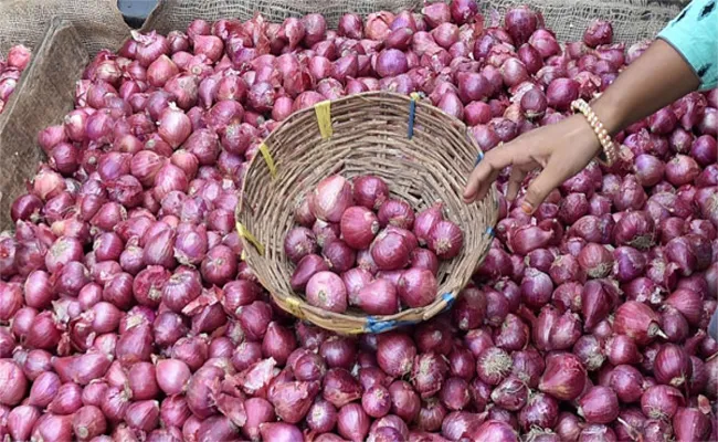 Onions Price Hike To Rs 90 Per Kg In Telangana Hyderabad - Sakshi