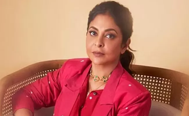 Actress Shefali Shah Comments On Akshay Kumar Mother Role - Sakshi