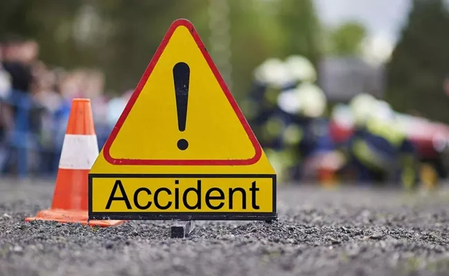 Three youth Died In road accident At Palnadu vinukonda - Sakshi