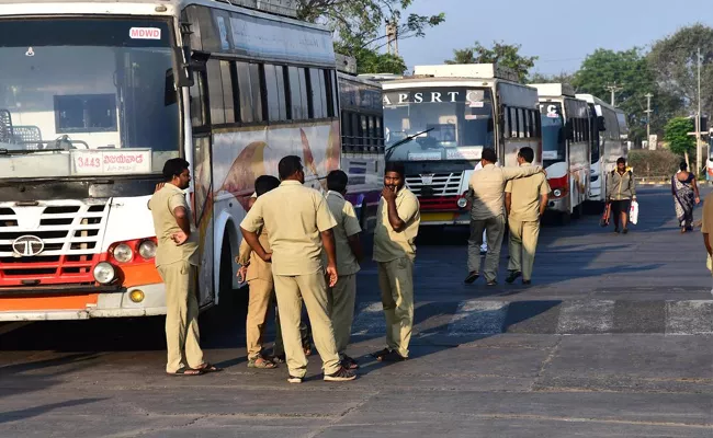 APSRTC Five Thousand Special Buses For Dussehra 2023  - Sakshi