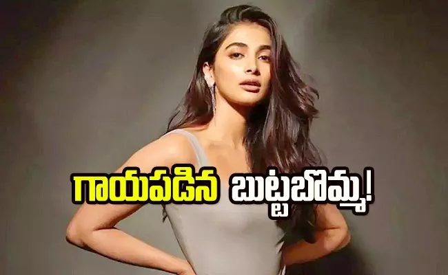 Actress Pooja Hegde Knee Injury Pic Viral - Sakshi