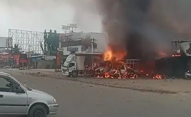 Fire Accident In Crackers Shop At Tamil Nadu Border - Sakshi