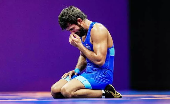 Asian Games 2023: Bajrang Punia Fails To Win Medal Vinesh Defends Him - Sakshi