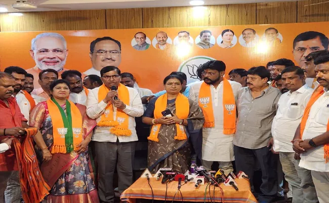 Casino Chikoti praveen Joins In BJP In DK Aruna Present Hyderabad - Sakshi