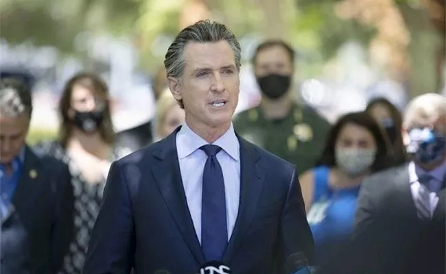 California Governor vetoes cast ban bill - Sakshi