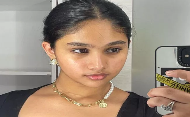 Kollywood Actress Vanitha Vijaykumar Daughter Jovika Entry in Cinemas - Sakshi