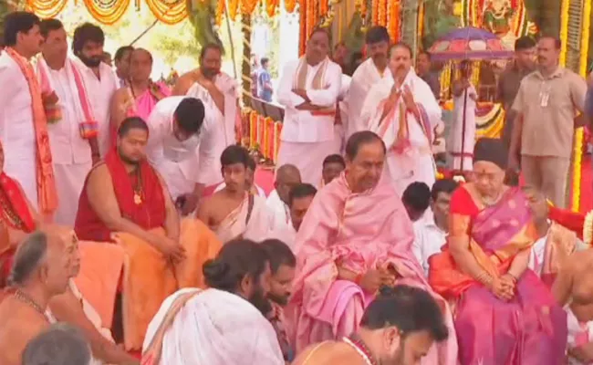 CM KCR To Performing Raja Shyamala Yagam At Erravelli - Sakshi