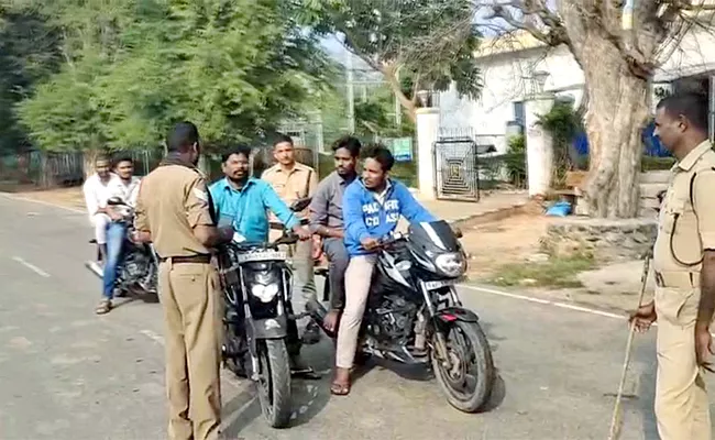 Cheetah Movements On The Path Of Srivari Mettu In Tirumala - Sakshi