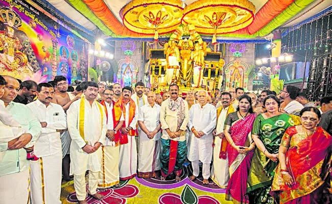 Darshan of Sri Mahalakshmi on Gaja Vahanam - Sakshi