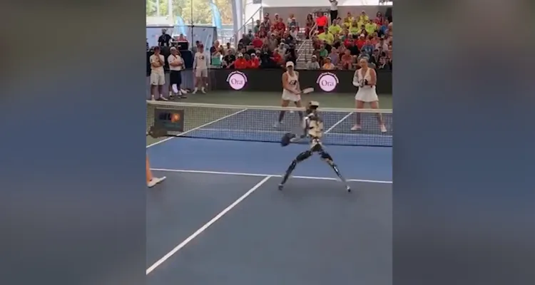 Viral Video Robotic Playing Tennis 