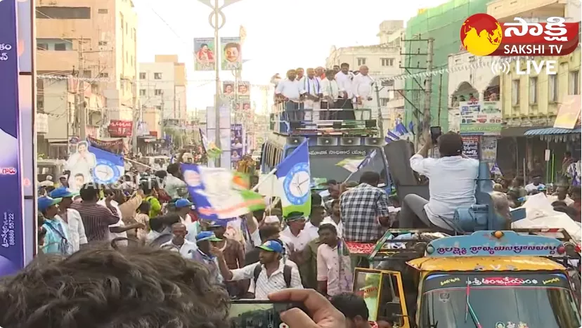 Huge Crowd at YSRCP Samajika Sadhikara Bus Yatra 