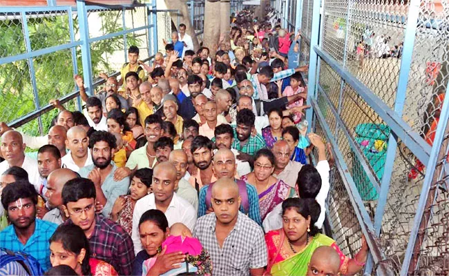 Continual Rush Of Devotees In Tirumala - Sakshi