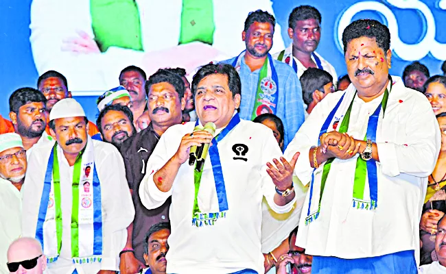 YSRCP Samajika Sadhikara Bus Yatra at West Godavari District - Sakshi