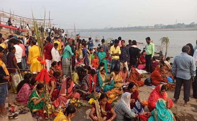 Big LCD tv Installed on the Ghat to Watch World Cup - Sakshi