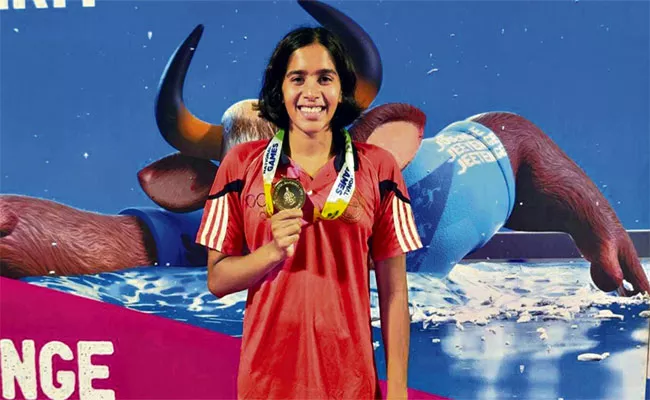 Telangana Swimmer Vritti Agarwal Wins Bronze In 200m Butterfly Event At National Games 2023 - Sakshi