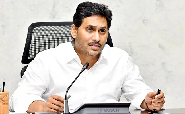 CM YS Jagan Assistance To Fishermen Fire Accident in Visakha - Sakshi