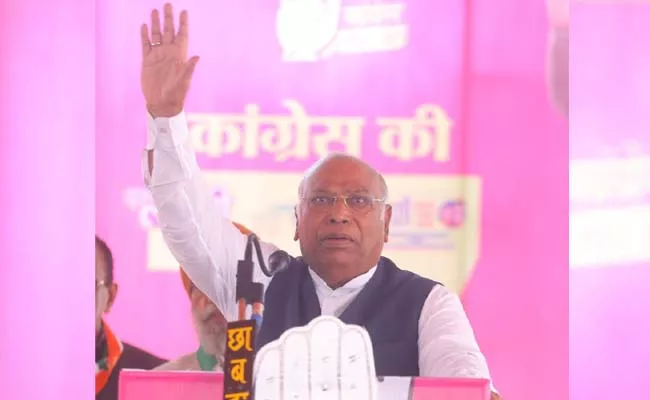 Congress Chief Mallikarjun Kharge Announces 7 Guarantees For Rajasthan - Sakshi