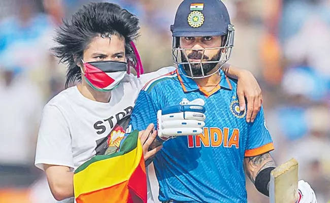 Palestine fan breaches security to reach Kohli - Sakshi