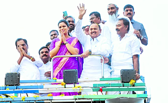 YSRCP Samajika Sadhikara Bus Yatra in YSR district - Sakshi