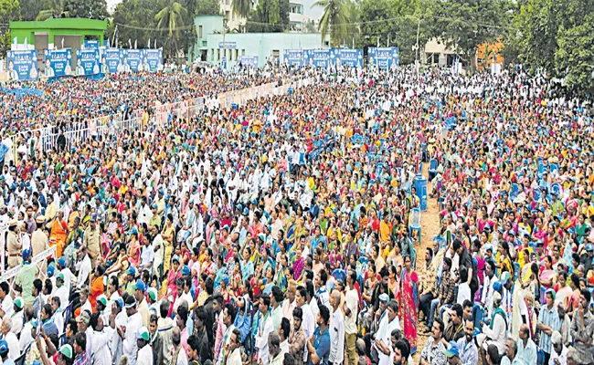 YSRCP Bus Yatra with thousands of people At Elamanchili - Sakshi