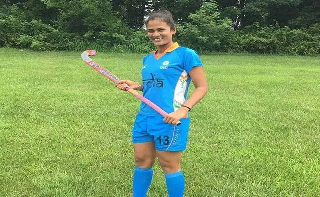 Andhra Pradesh Player Etimarpu Rajani Selected For National Womens Hockey Training Camp - Sakshi