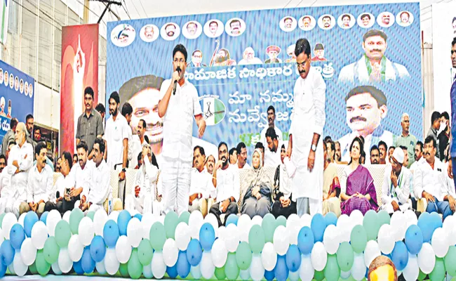 YSRCP Bus Yatra Huge Success At YSR District - Sakshi