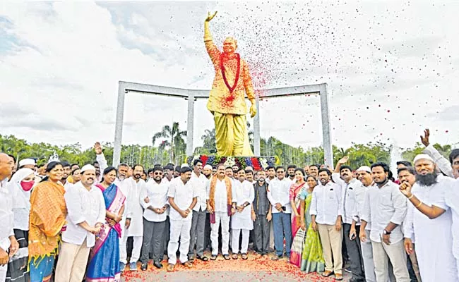 Fan rally with 500 bikes in Nandyala district - Sakshi