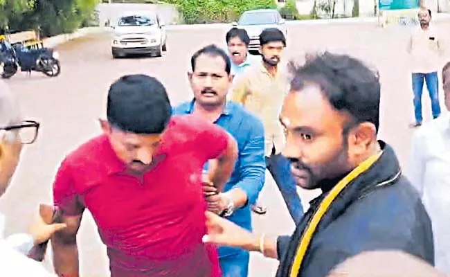 Accused of assassination in TDP office - Sakshi