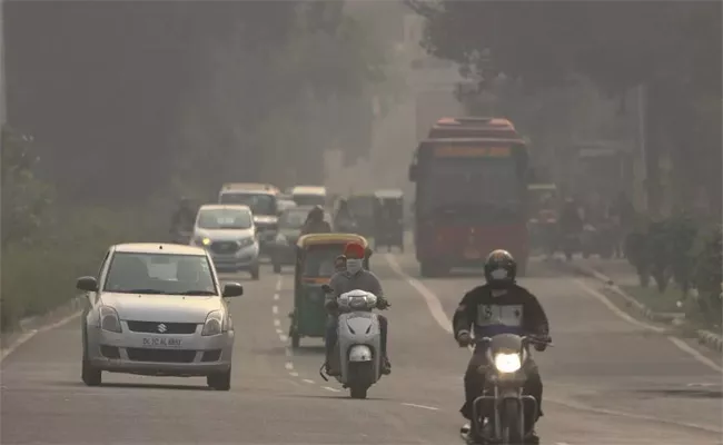 Delhi Weather Update Temperature Reaches Ten Degree - Sakshi