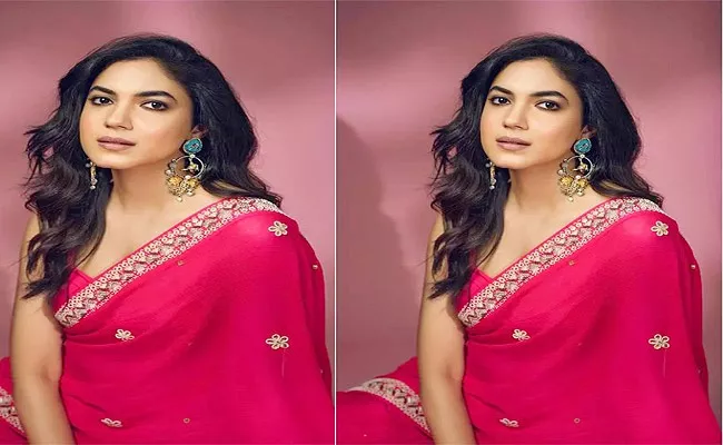 Ritu Verma Worn Pink Saree Cost Is  - Sakshi