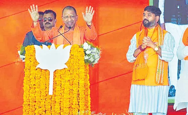 UP CM Yogi in Hyderabad road shows - Sakshi