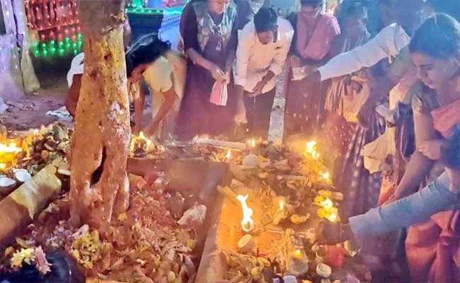 Karthika Pournami: Devotees Rush At temples In Tealangana And AP - Sakshi