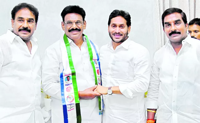 TDP Senior Leader Kommareddy Chalama Reddy Join To YSRCP - Sakshi