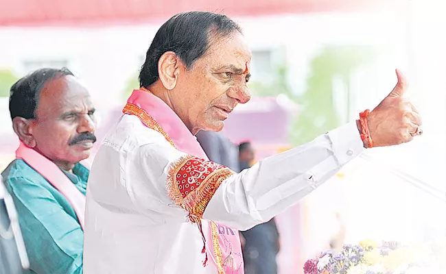 CM KCR Fires On Congress Party Leaders At Public Meeting - Sakshi