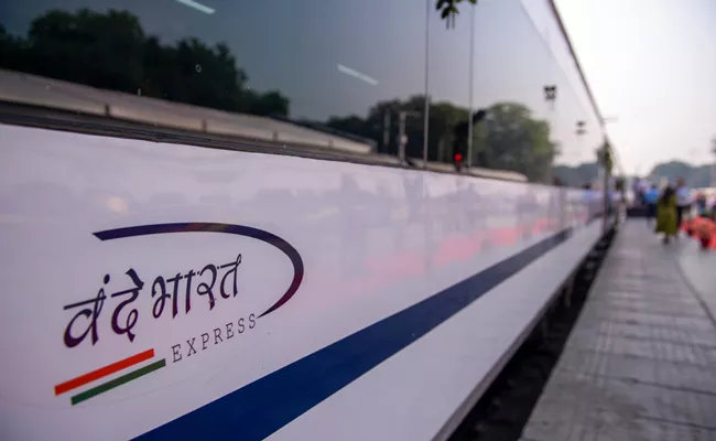 Rourkela-Puri Vande Bharat Express pelted with stones - Sakshi