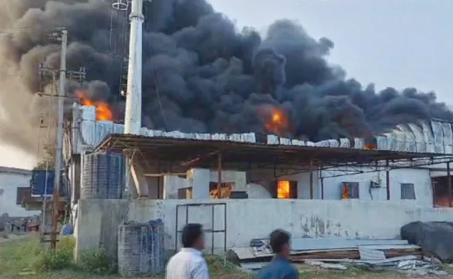 Fire Accident In Rajendranagar Gagan Pahad Industrial Area - Sakshi