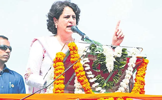 Priyanka Gandhi in Zaheerabad Roadshow - Sakshi