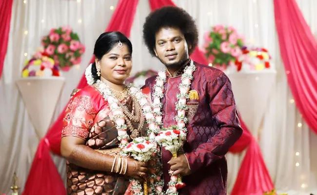 Actor Tamilselvan Gets Married to Girlfriend - Sakshi