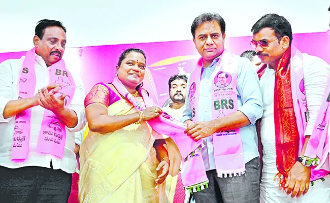 BJP leader Pallapu Govardhan joins BRS party - Sakshi