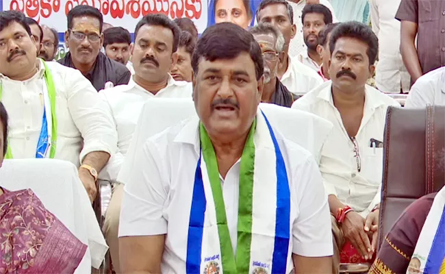 Dharmana Krishna Das Comments: YSRCP Bus Yatra At Palasa - Sakshi