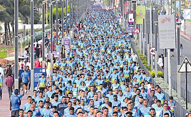 Vizag Navy Marathon Winners Shikhandhara and Asha - Sakshi