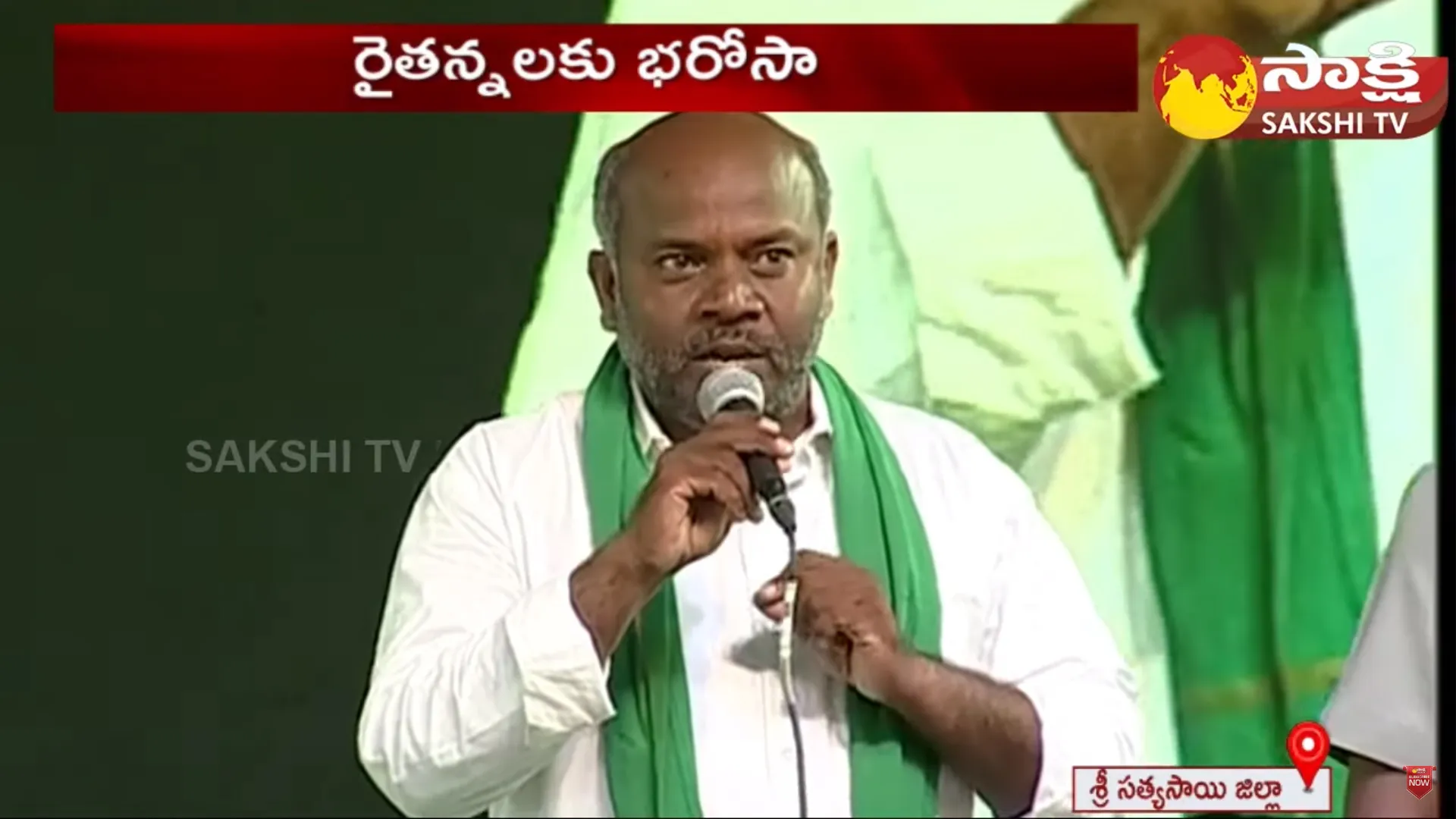 Farmer Ramesh Praises CM Jagan YSR Rythu Bharosa at Puttaparthi Public Meeting