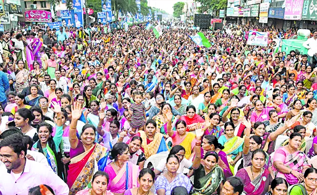 YCP Bus yatra in Kakinada: Andhra pradesh - Sakshi