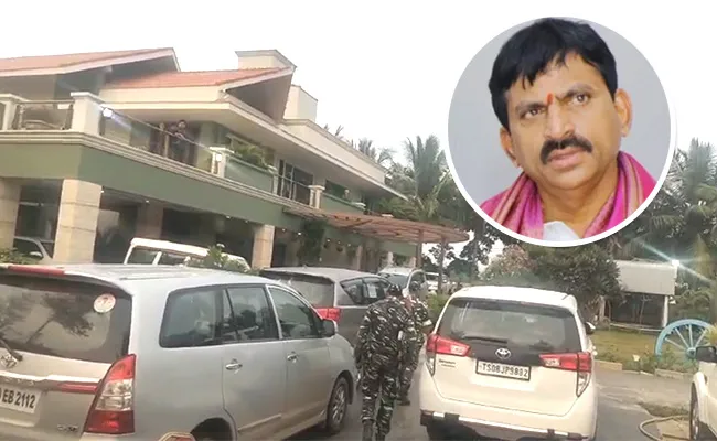 IT Raids At Congress Ponguleti Srinivasa Reddy House - Sakshi