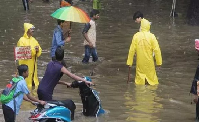 Schools And Colleges Closed In Tamilnadu Nilgiri District - Sakshi