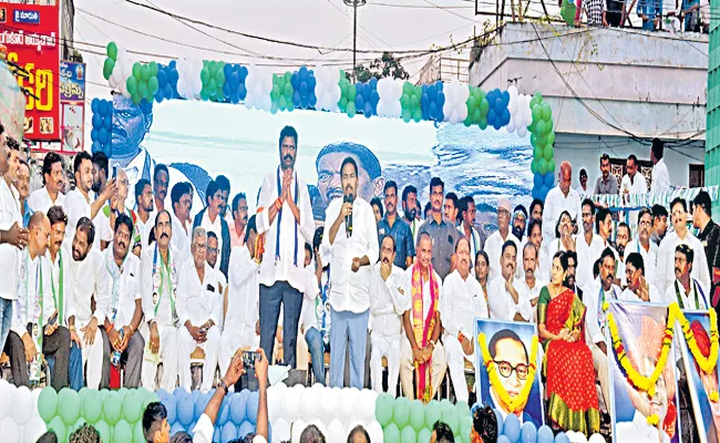 YSRCP Leaders Comments At Palakollu Samajika Sadhikara Bus Yatra - Sakshi