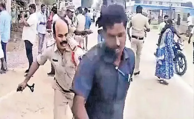 CI Raghuveer Reddy lathi charge on constable - Sakshi